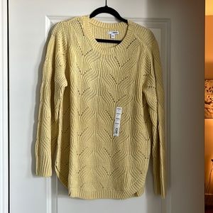 Brand New. Crew neck sweater. Yellow